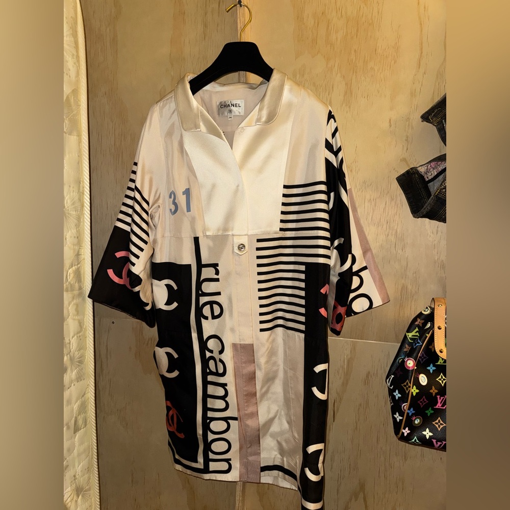 CHANEL Beige and Black Graphic dress